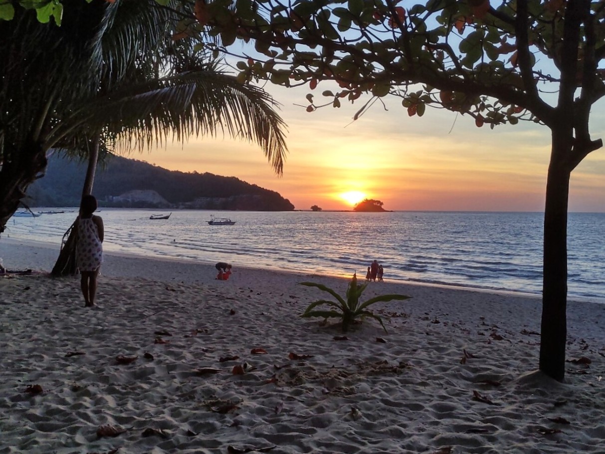 Nai Yang Beach ranta