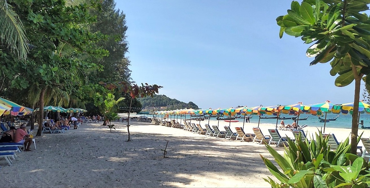 Nai Yang Beach ranta