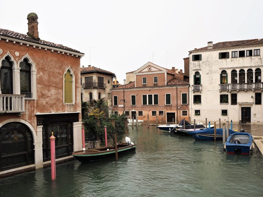 Venetsiaa vesisateessa