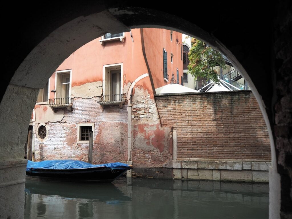 Venetsiaa vesisateessa