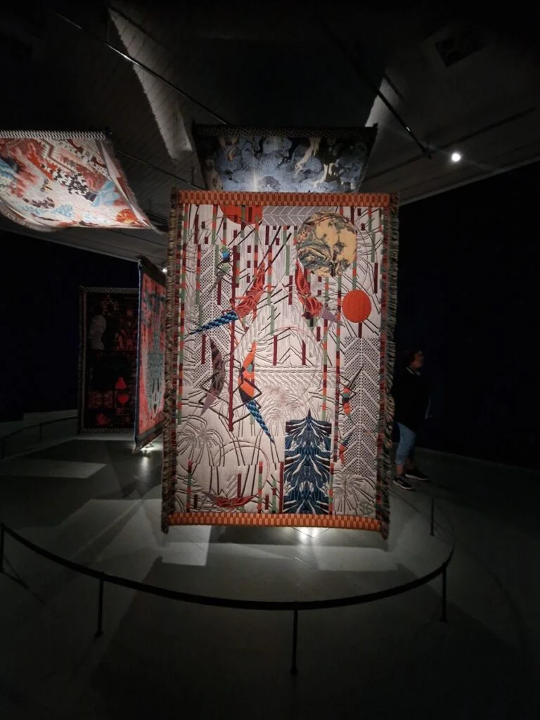 Designmuseo ja Kustaa Saksin Rajamailla -näyttely
