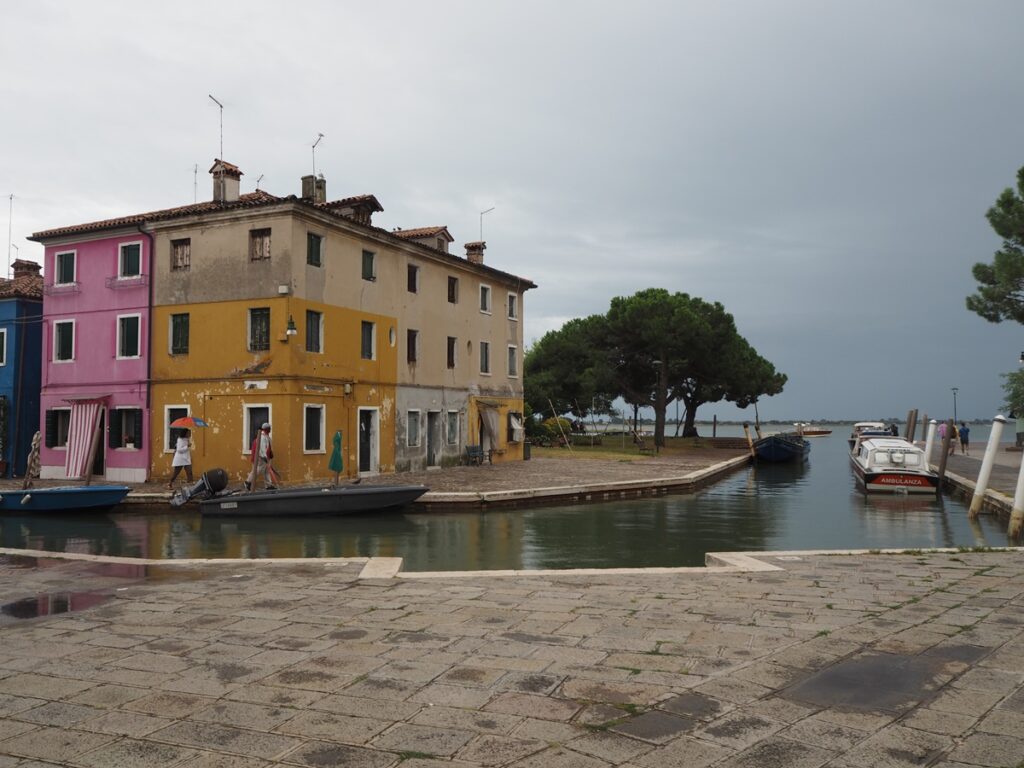Värikäs Buranon saari Venetsiassa
