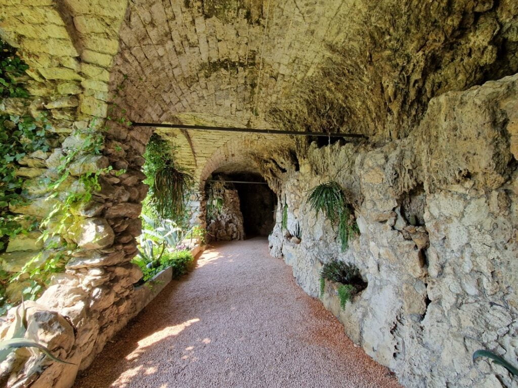 Isola del Garda - Kohti avaraa maailmaa - Riippuva puutarha