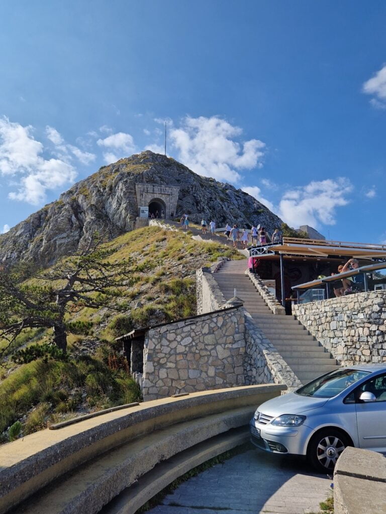 Lovćenin kansallispuisto ja Njegošin mausoleumi