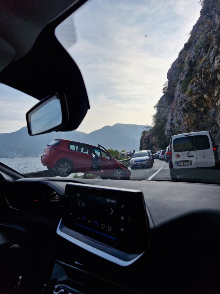 Perast - Tunnelmallinen pikkukaupunki Montenegrossa