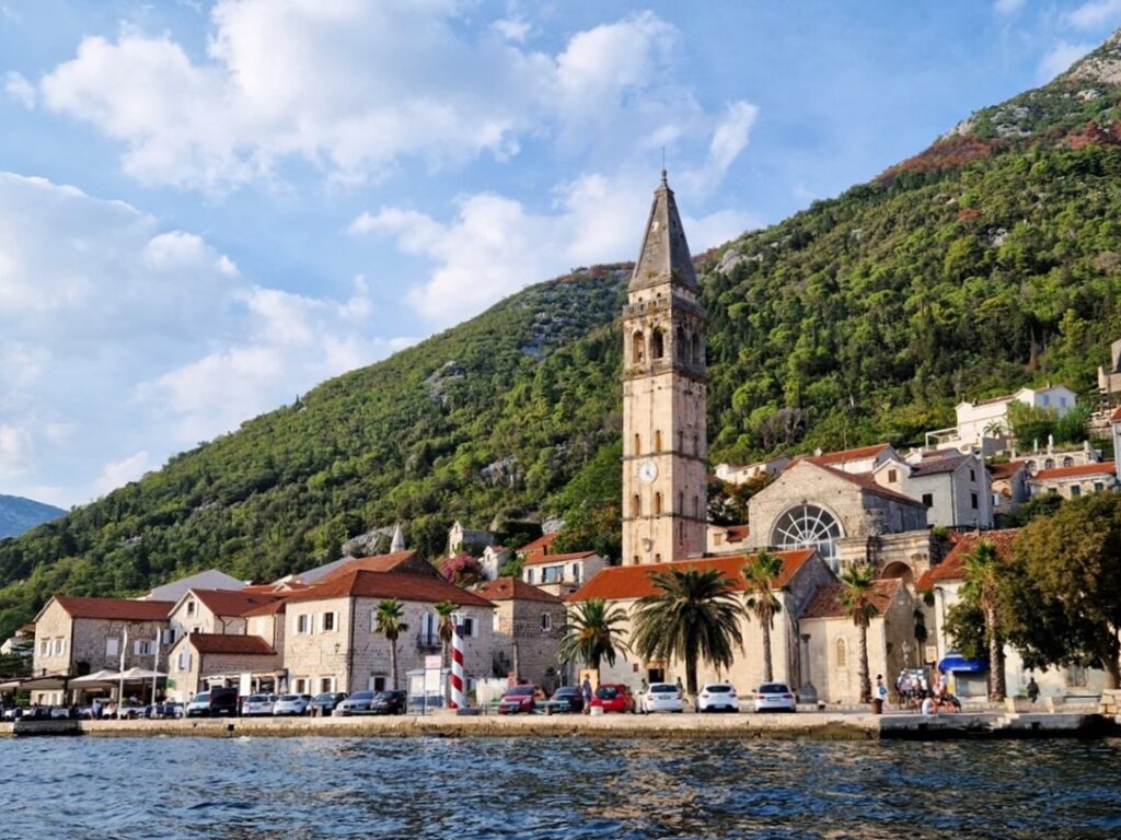Perast - Tunnelmallinen pikkukaupunki Montenegrossa