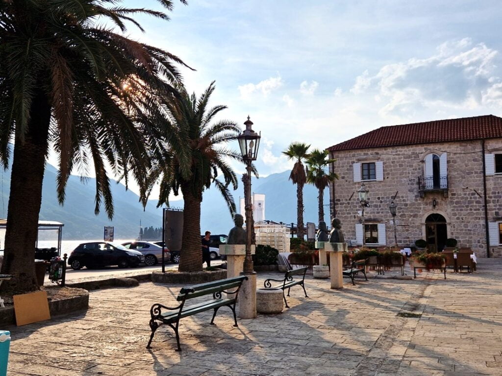 Perast - Tunnelmallinen pikkukaupunki Montenegrossa