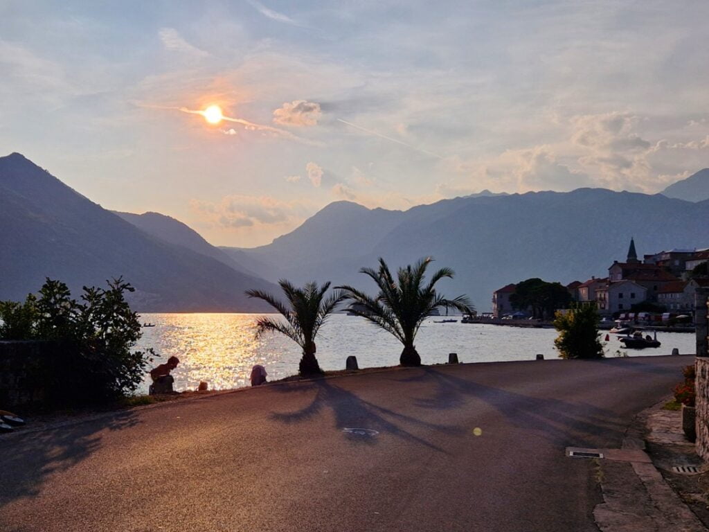 Perast - Tunnelmallinen pikkukaupunki Montenegrossa