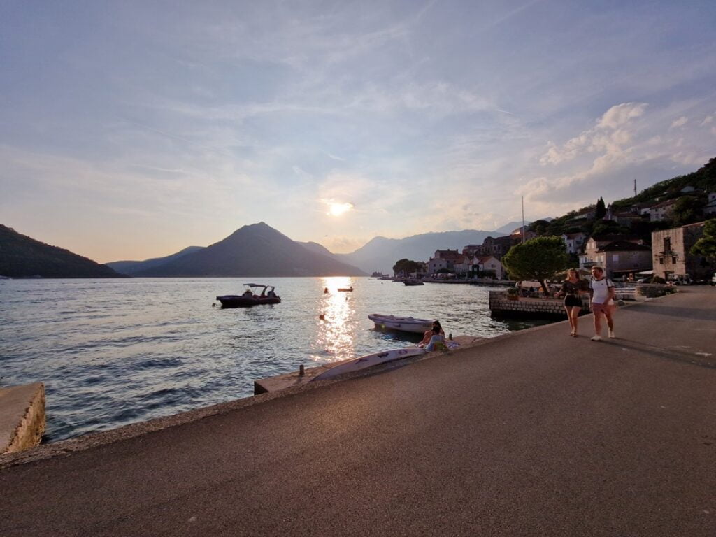 Perast - Tunnelmallinen pikkukaupunki Montenegrossa