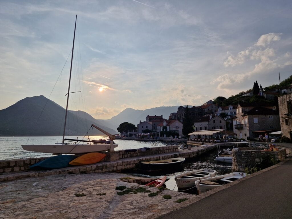 Perast - Tunnelmallinen pikkukaupunki Montenegrossa