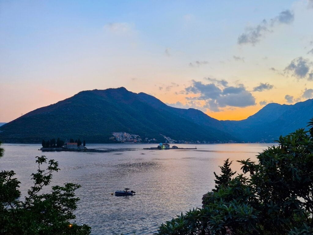 Perast - Tunnelmallinen pikkukaupunki Montenegrossa