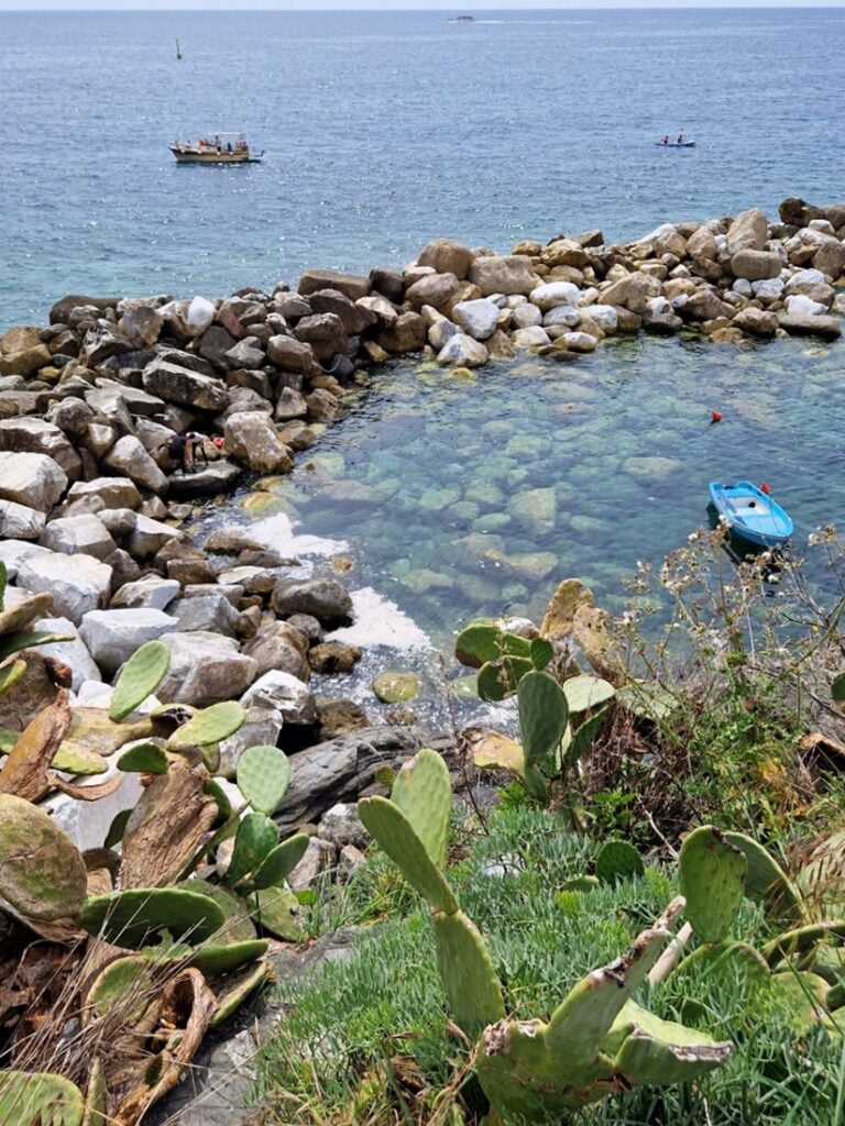 Cinque Terre - Värikkäiden talojen Riomaggiore