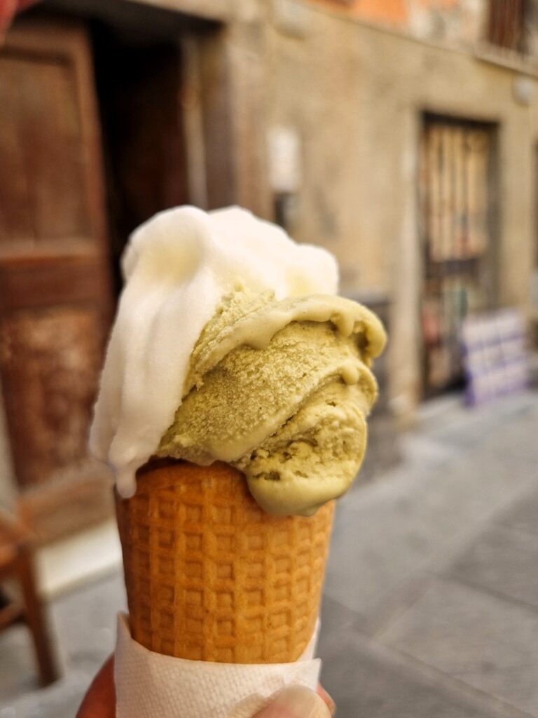 Cinque Terre - Värikkäiden talojen Riomaggiore