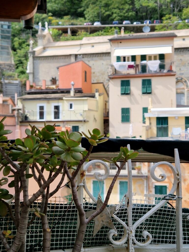 Cinque Terre - Värikkäiden talojen Riomaggiore