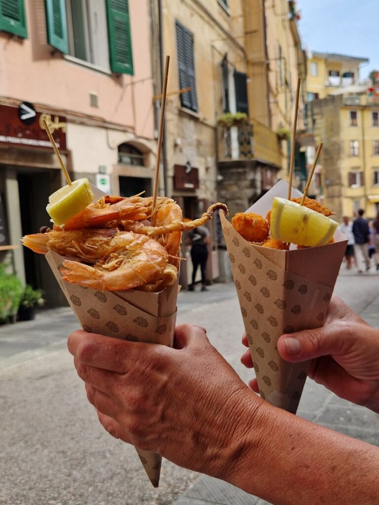 Cinque Terre - Värikkäiden talojen Riomaggiore