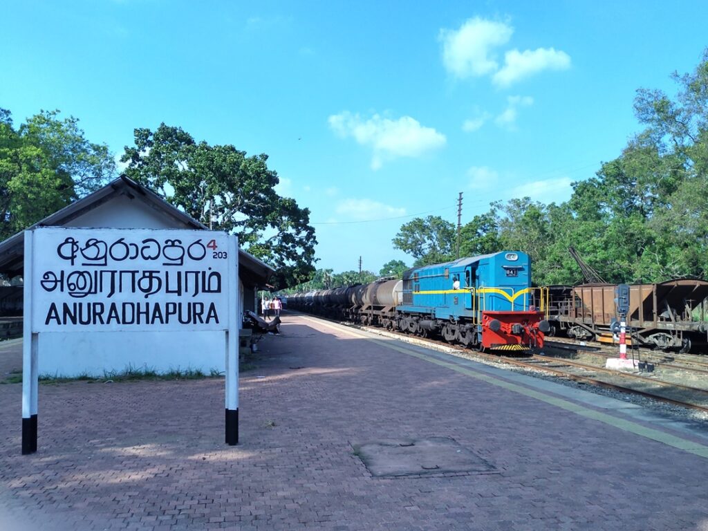 Anuradhapura Sri Lanka - Kohti avaraa maailmaa