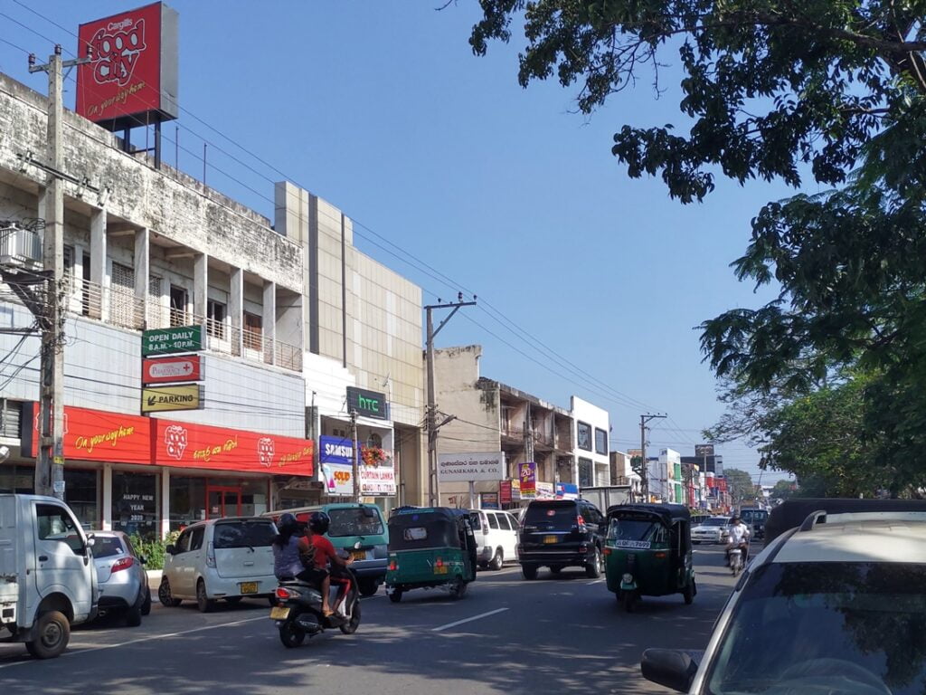 Anuradhapura Sri Lanka - Kohti avaraa maailmaa