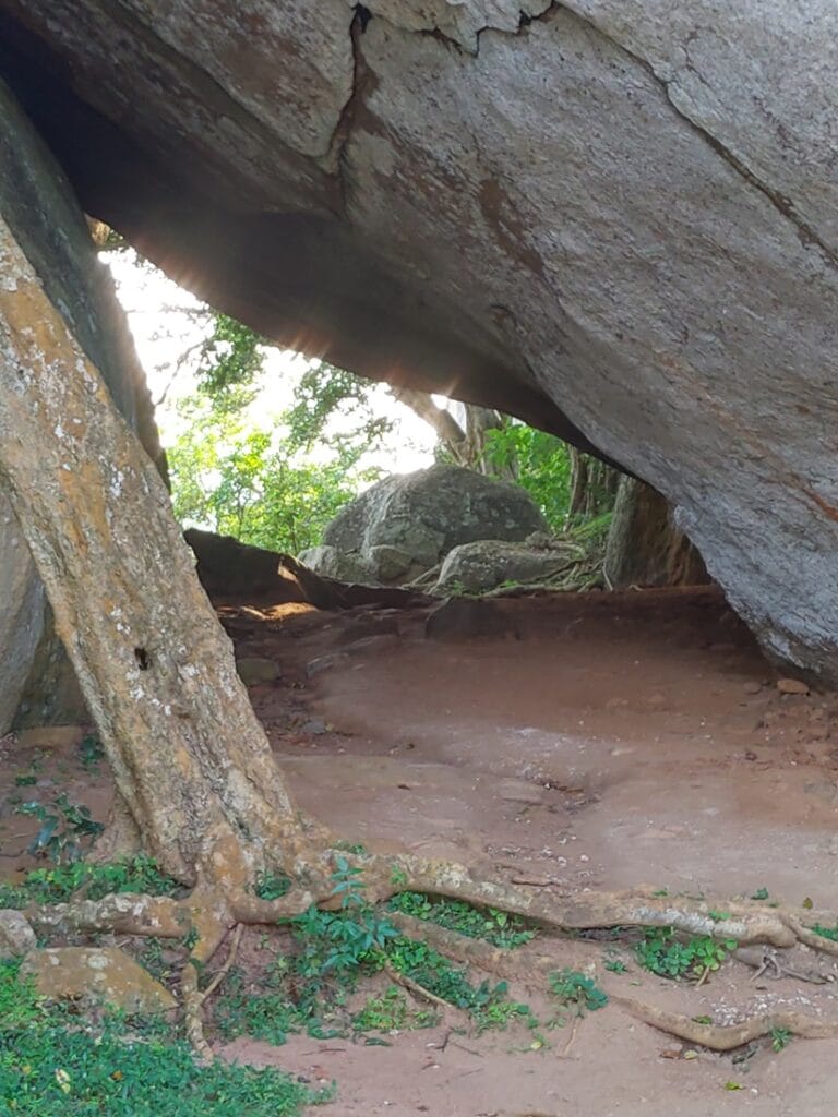 Arhat Mahinda Caves - Kohti avaraa maailmaa