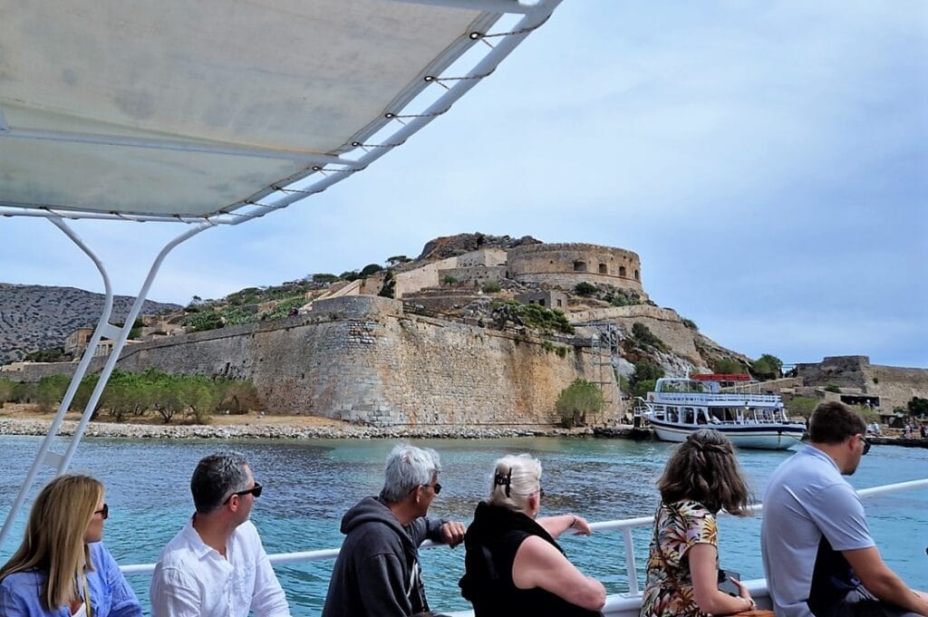 Spinalonga - Kohti avaraa maailmaa