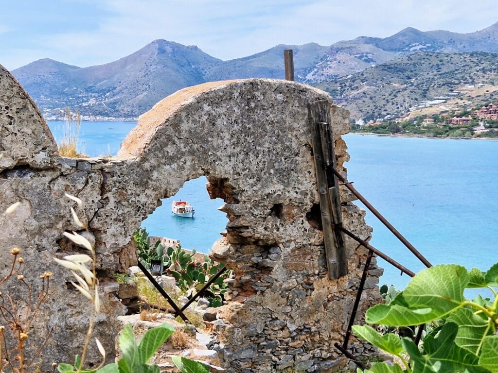 Spinalonga - Kohti avaraa maailmaa