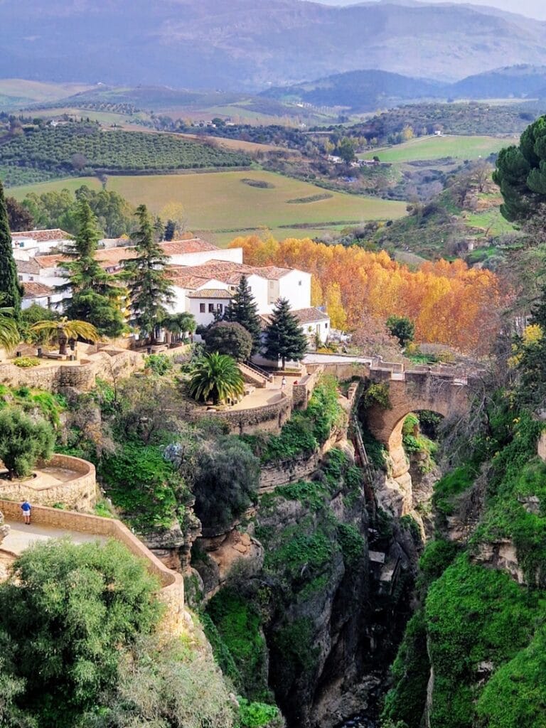 Ryhmämatkalla Rondassa ja Setenil de Las Bodegasissa