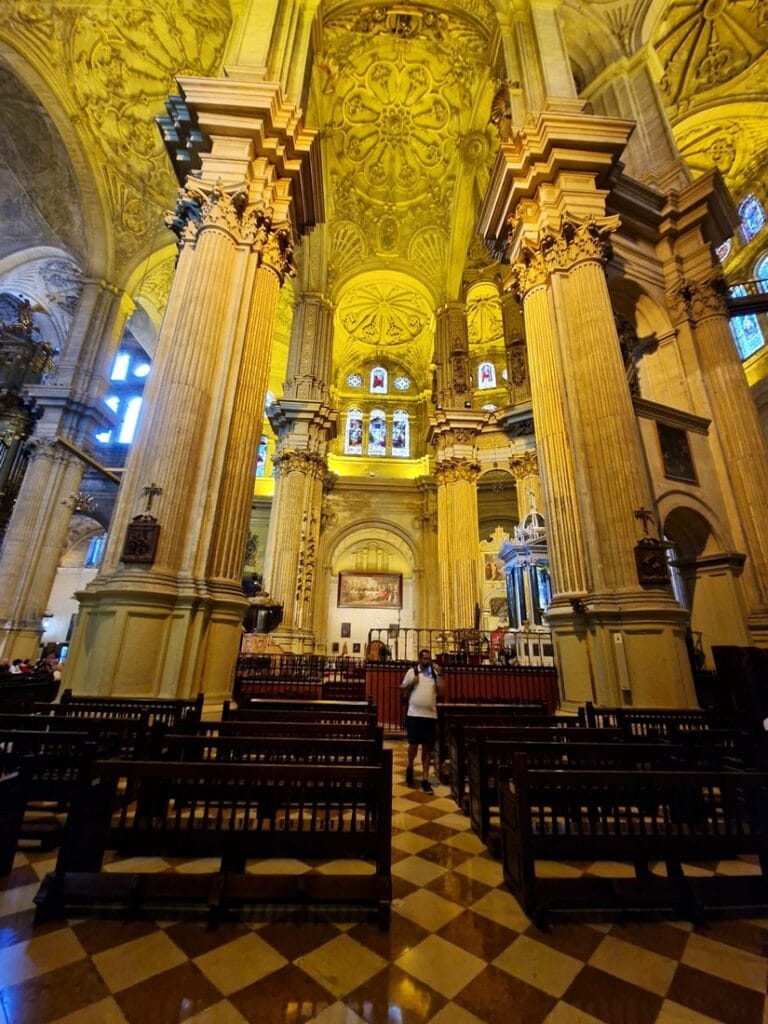 Santa Iglesia Catedral Basílica de la Encarnación de Málaga - Kohti avaraa maailmaa