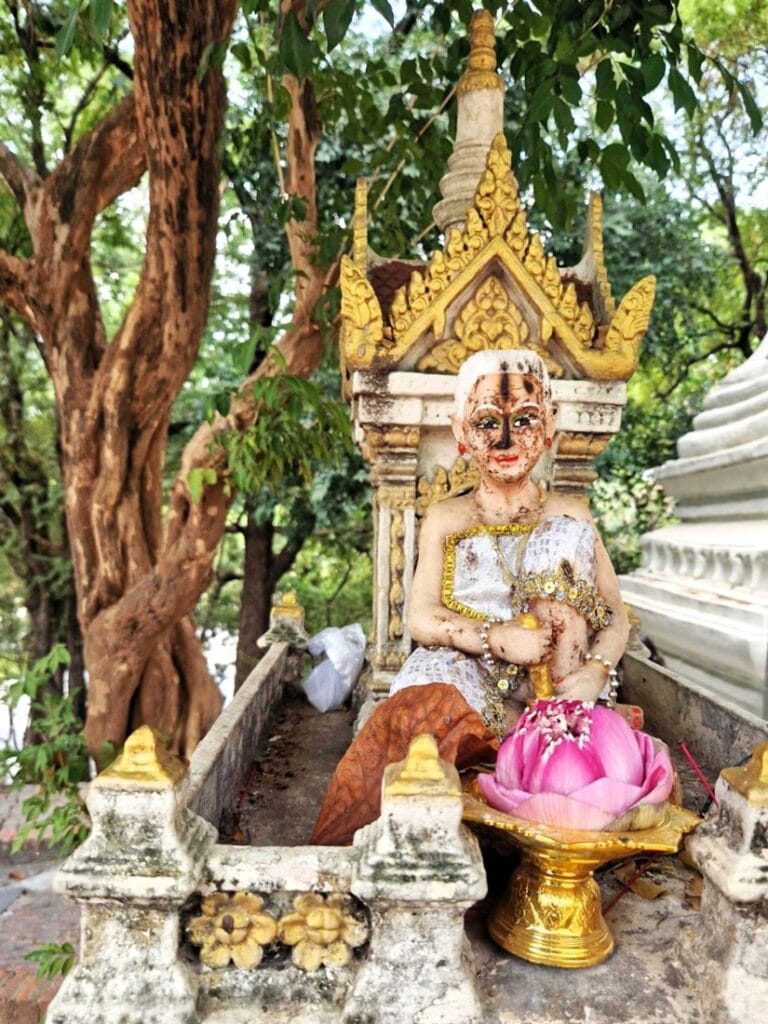 Wat Phnom - Kohti avaraa maailmaa