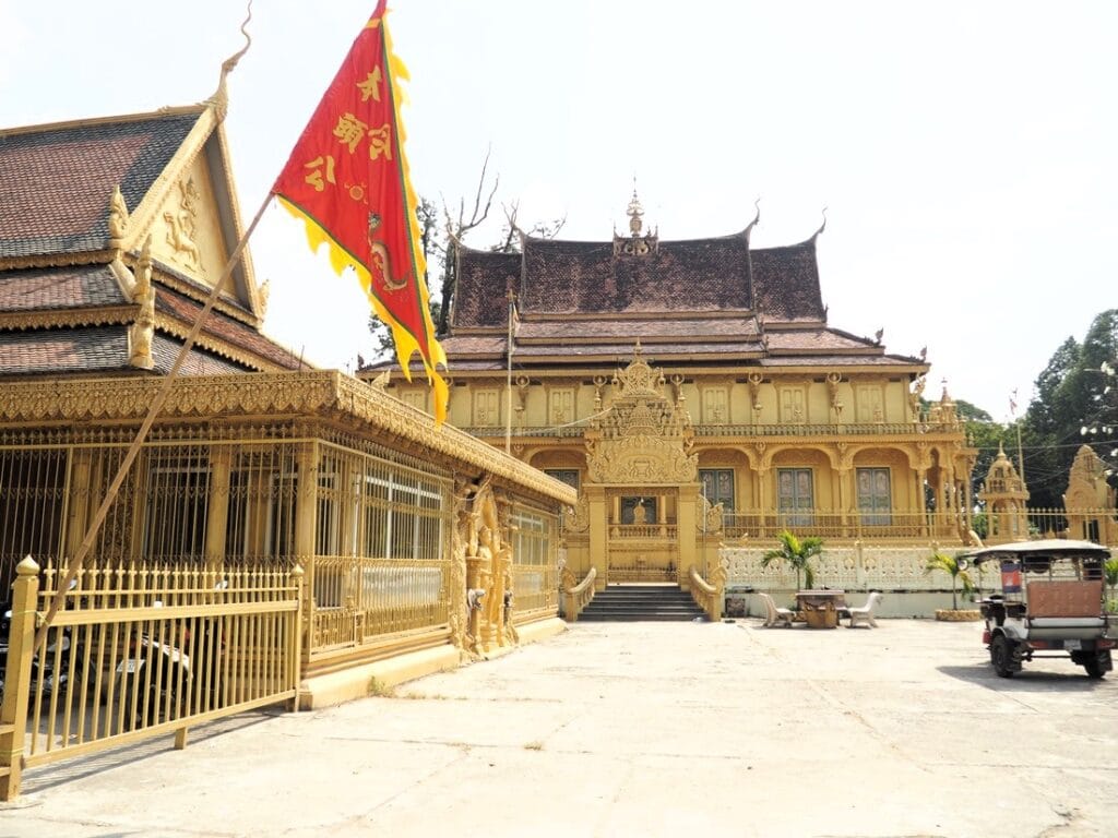 Kultainen temppeli Phnom Penh - Kohti avaraa maailmaa
