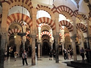 Read more about the article Talon etsintä Espanjasta osa 5: Córdoban Mezquita ja patiot sekä Villanueva del Rosarion talot