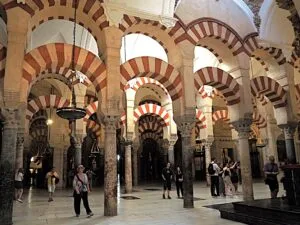 Read more about the article Talon etsintä Espanjasta osa 5: Córdoban Mezquita ja patiot sekä Villanueva del Rosarion talot
