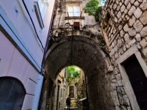 Read more about the article Dubrovnik – Adrianmeren helmi vai pelkkä turistirysä?