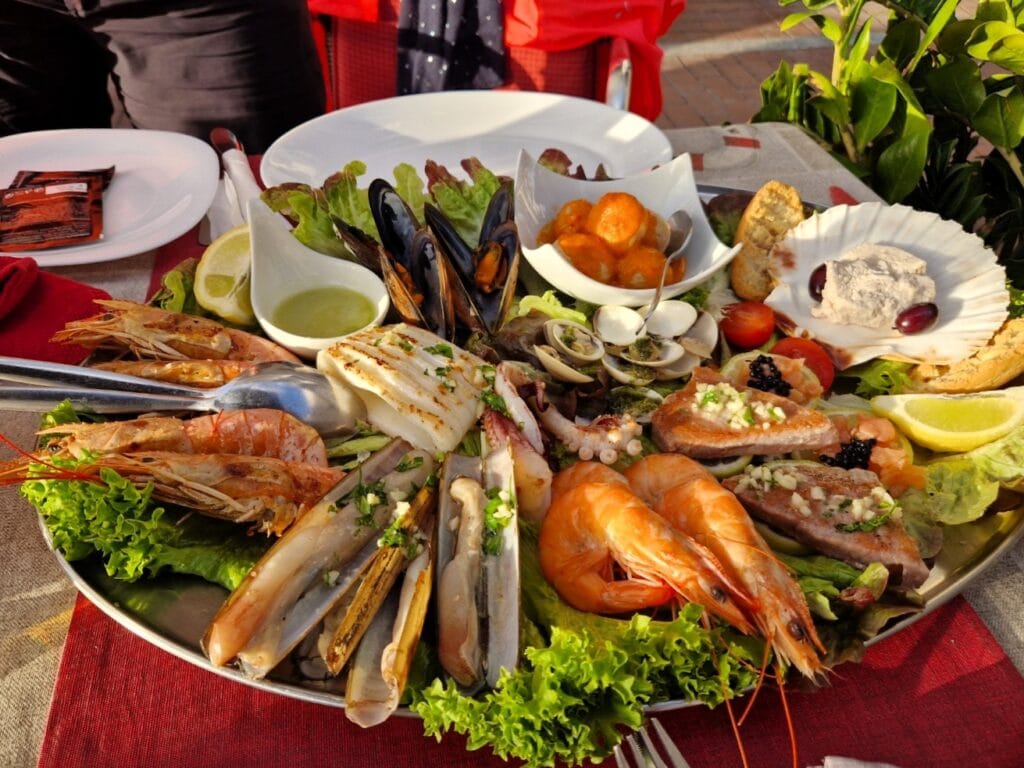 Tapaksista tortillaan – matka espanjalaiseen ruokakulttuuriin ilman ruusunpunaisia laseja