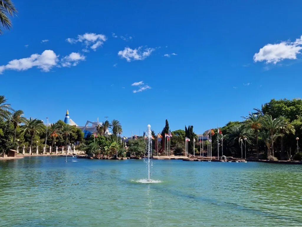 Parque de las Naciones - Kohti avaraa maailmaa