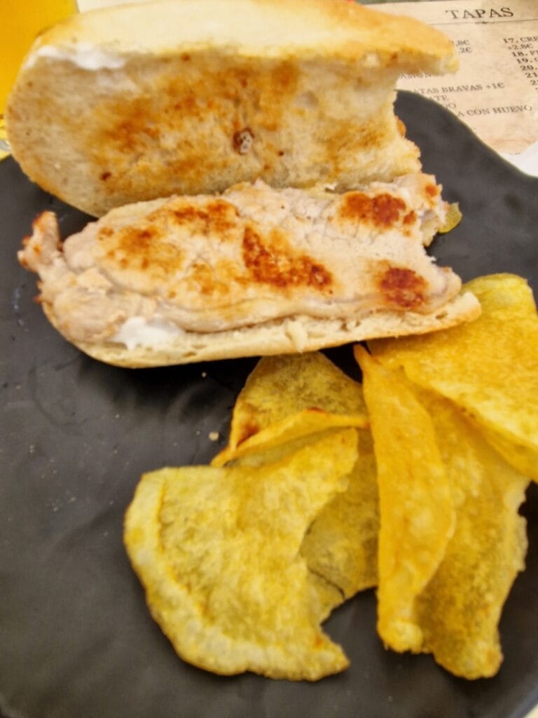 Tapaksista tortillaan – matka espanjalaiseen ruokakulttuuriin ilman ruusunpunaisia laseja