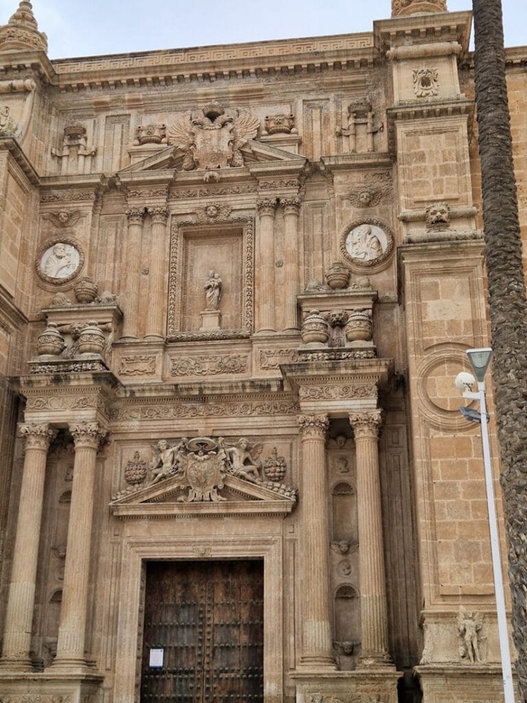 Catedral de la Encarnación - Kohti avaraa maailmaa