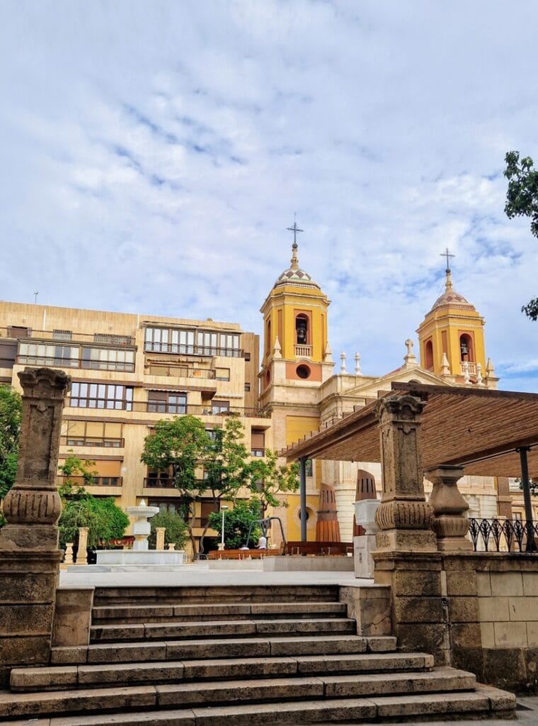 Parroquia de San Pedro Apóstol - Kohti avaraa maailmaa