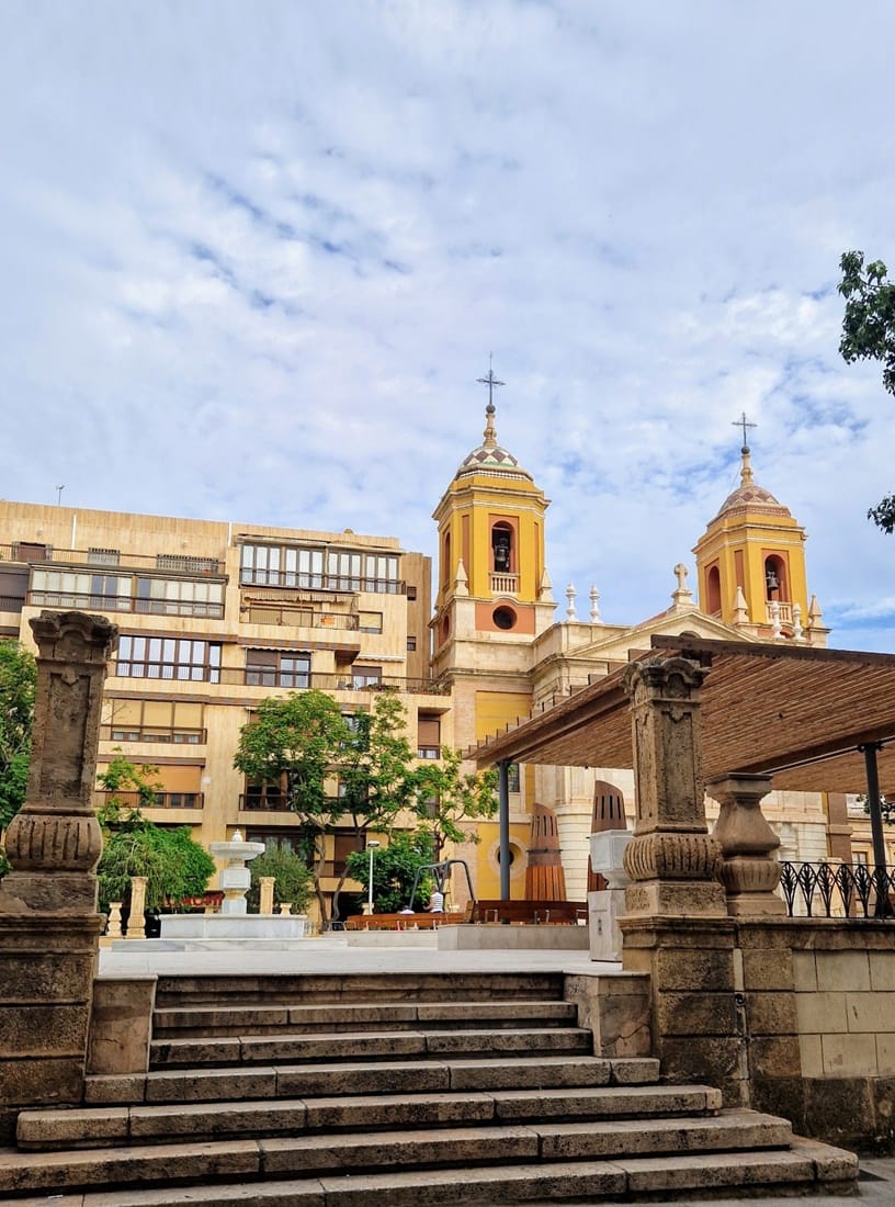 Parroquia de San Pedro Apóstol - Kohti avaraa maailmaa