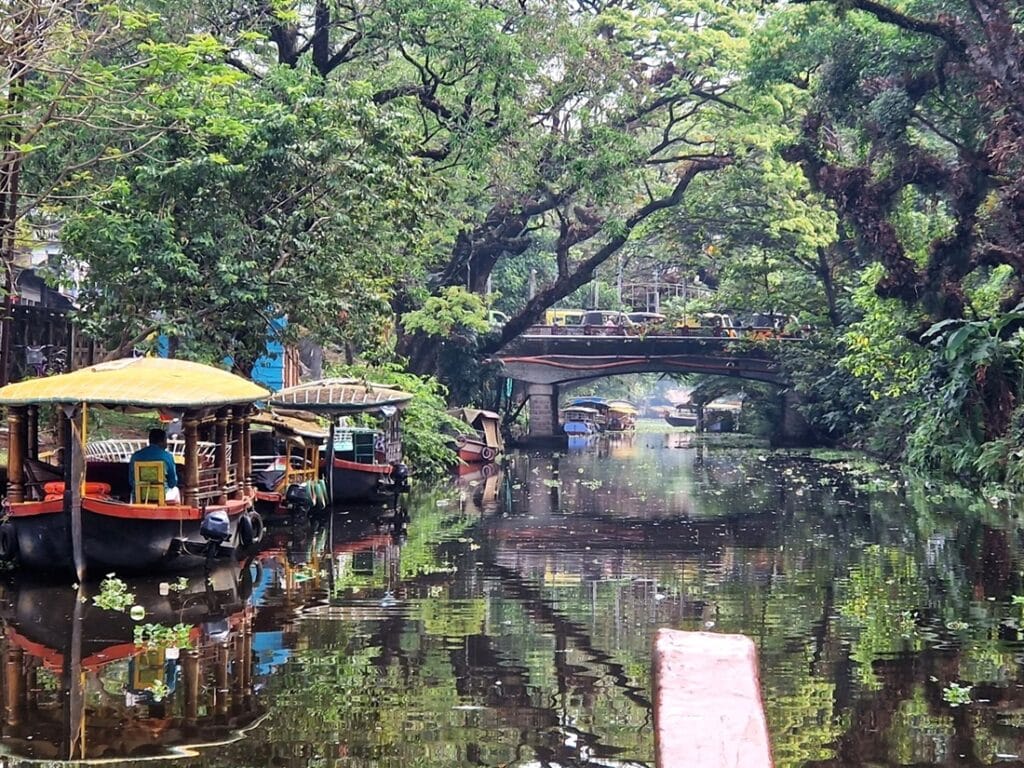 Keralan backwaters - Kohti avaraa maailmaa