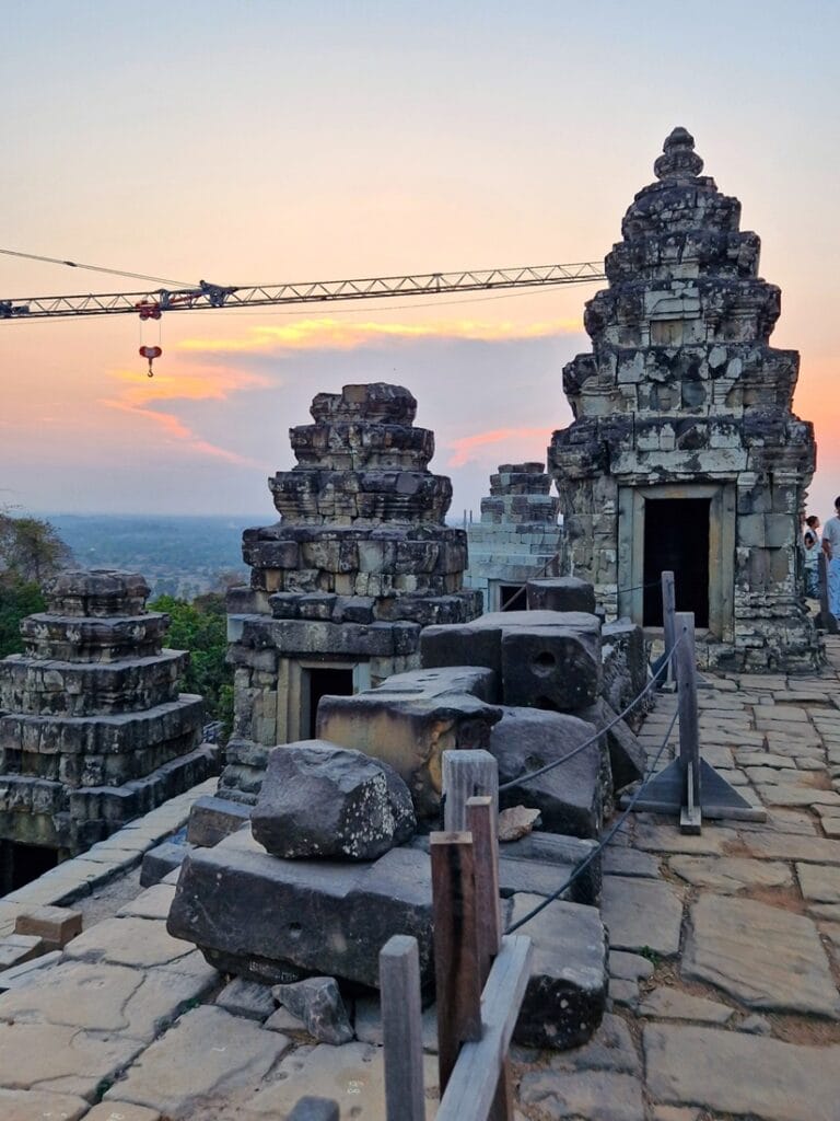 Phnom Bakheng - Kohti avaraa maailmaa