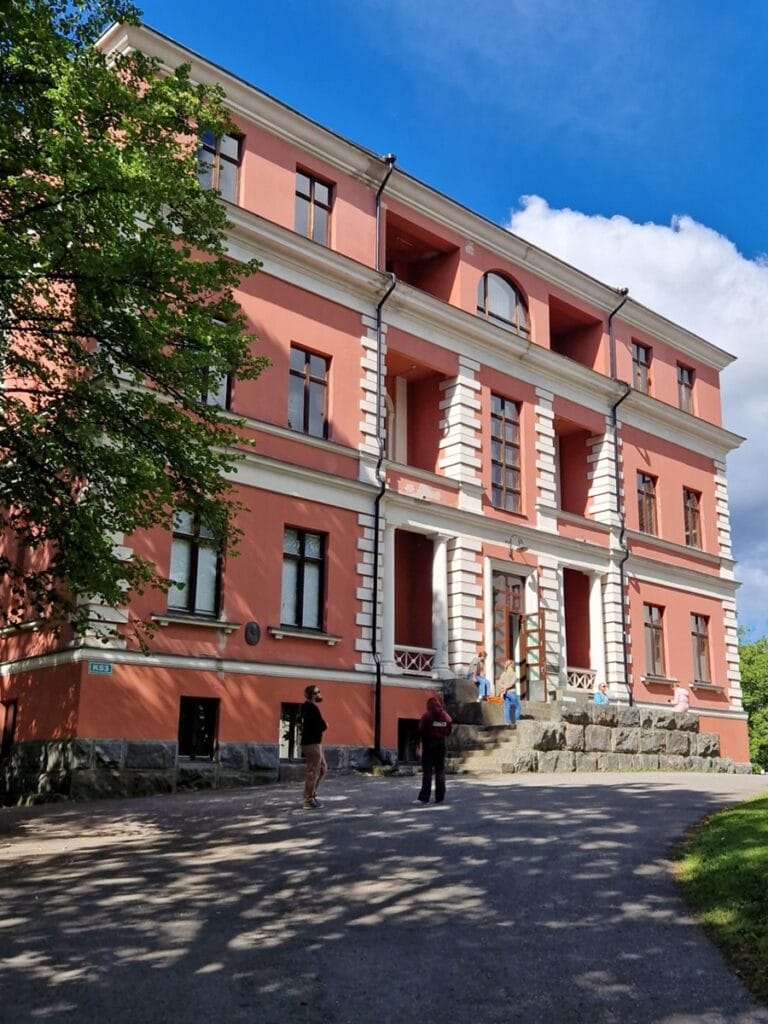 Kellokosken kartano - Kohti avaraa maailmaa