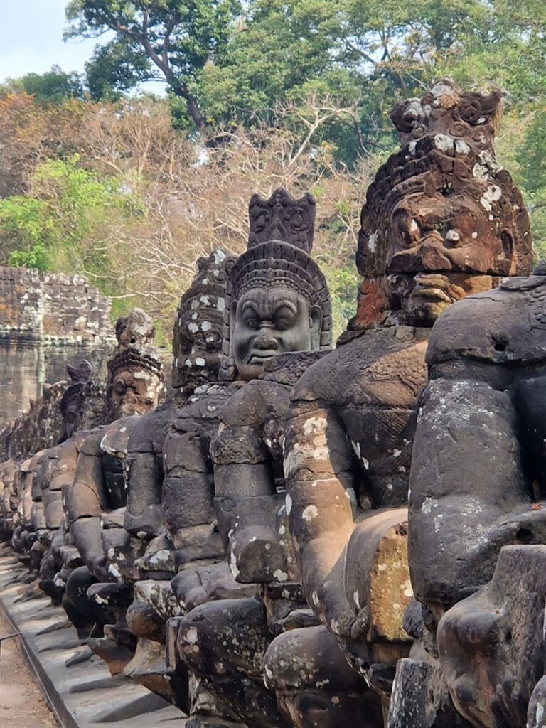Angkor Thom - Kohti avaraa maailmaa