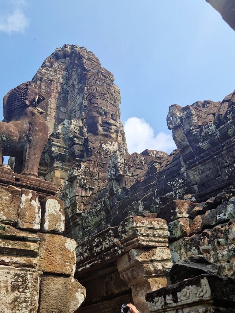 Bayon - Kohti avaraa maailmaa