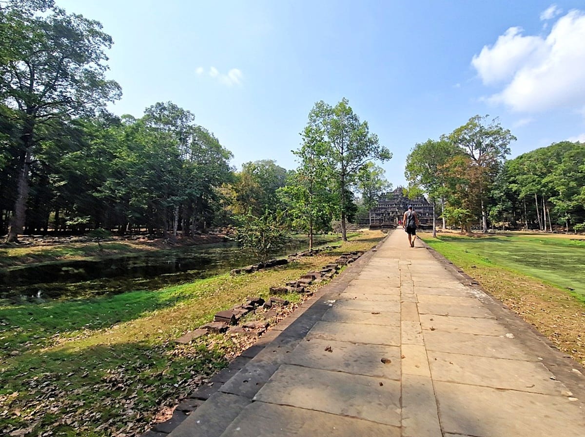 Angkor Thom - Kohti avaraa maailmaa