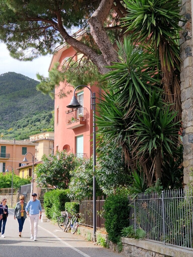 Monterosso Cinque Terre - Kohti avaraa maailmaa