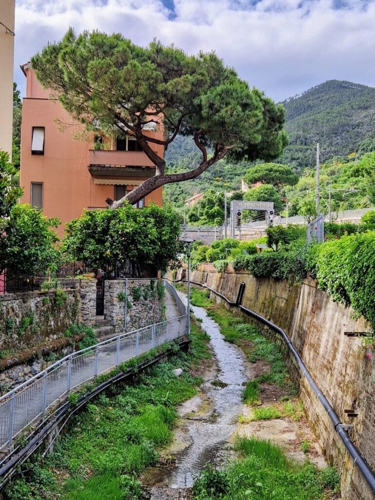 Monterosso Cinque Terre - Kohti avaraa maailmaa