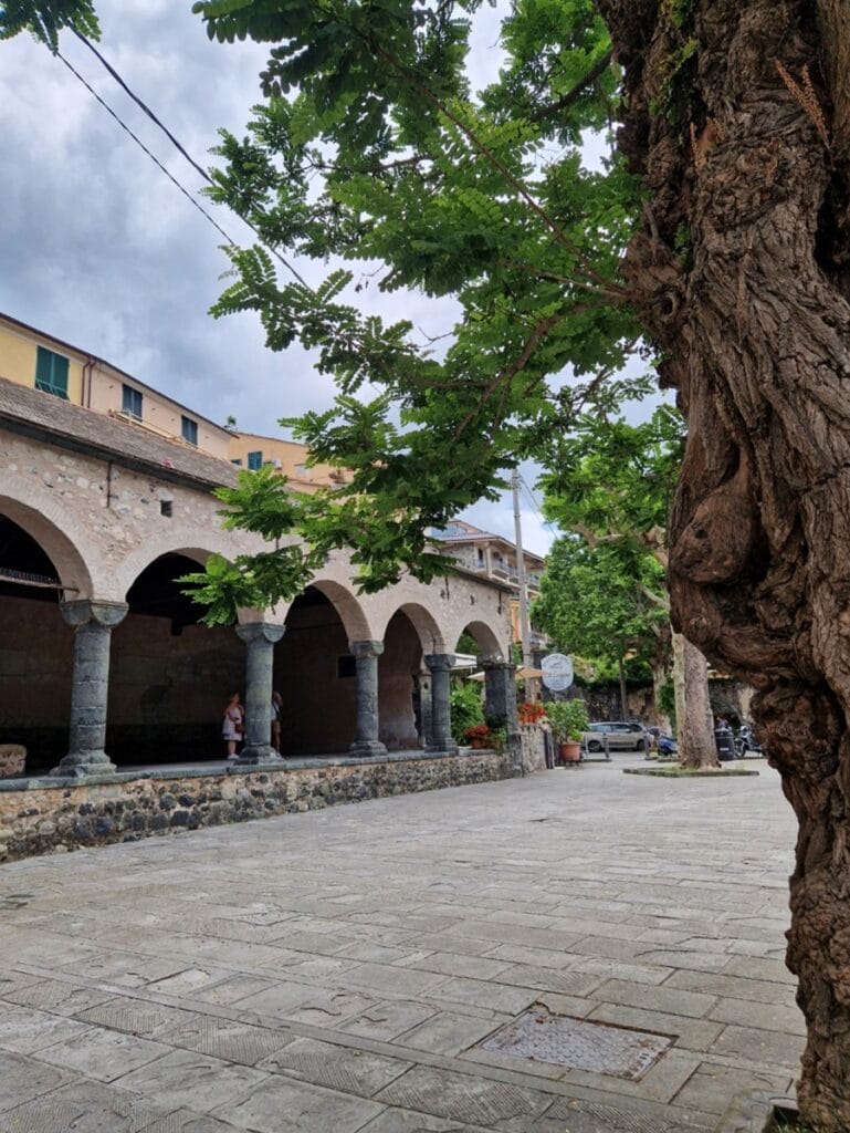 Loggia Comunalea Levanto - Kohti avaraa maailmaa