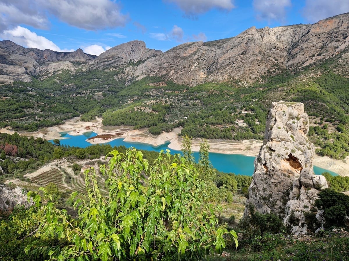 Guadalest maisema - Kohti avaraa maailmaa