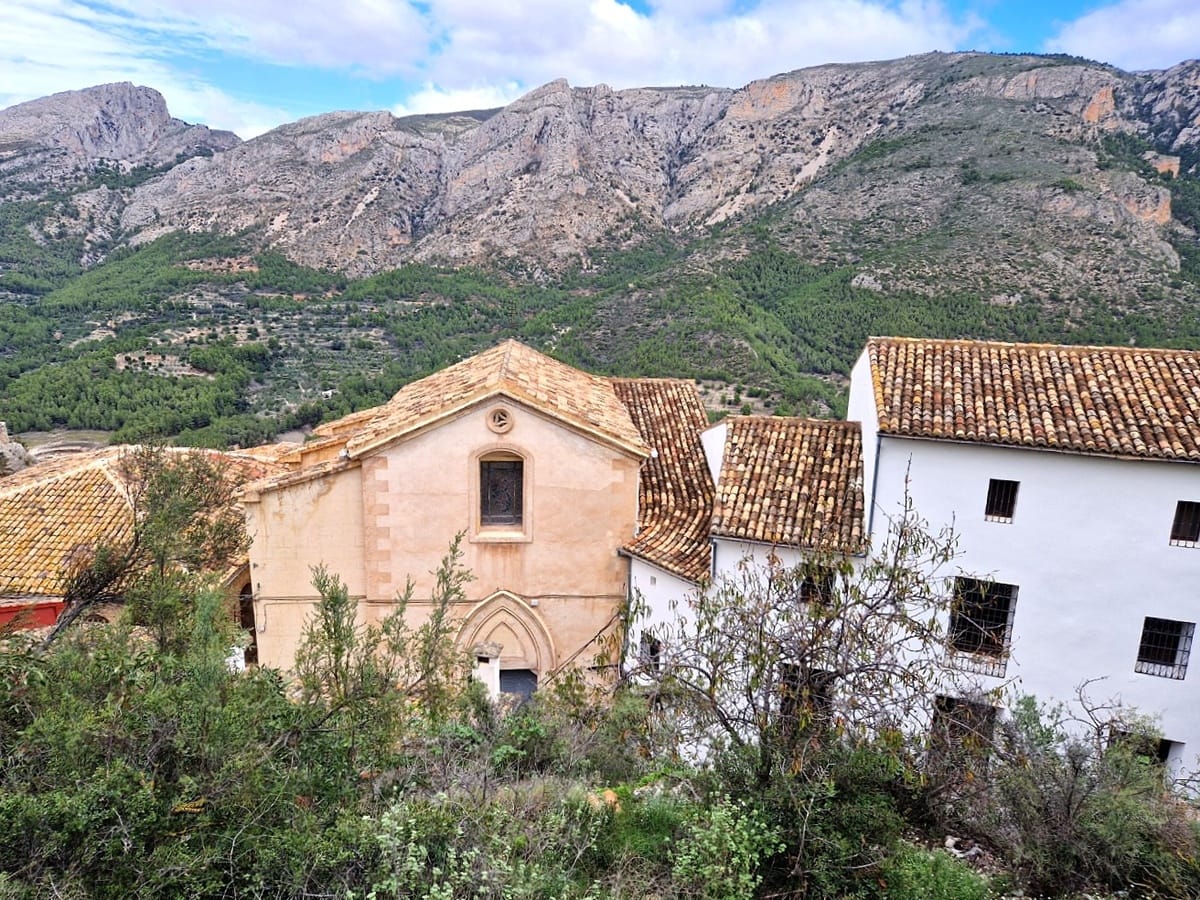 Guadalest maisema - Kohti avaraa maailmaa