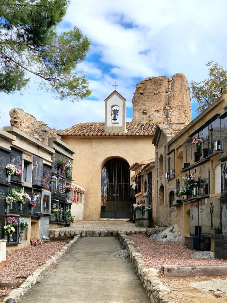 Guadalest hautausmaa - Kohti avaraa maailmaa