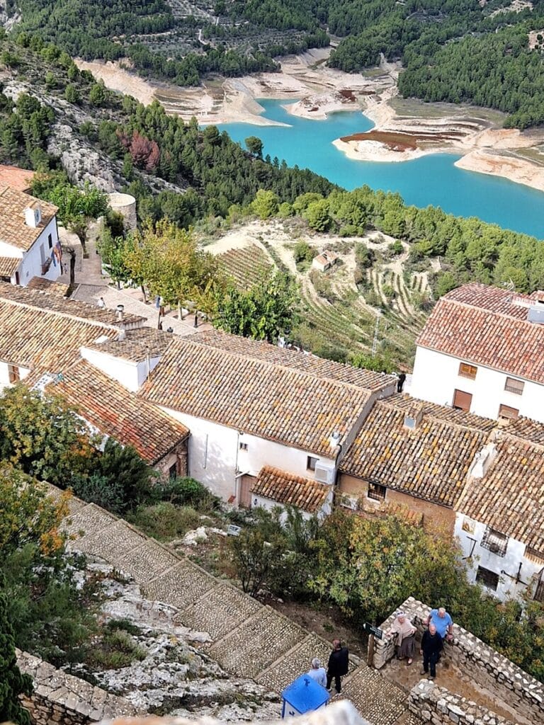 Guadalest maisema - Kohti avaraa maailmaa